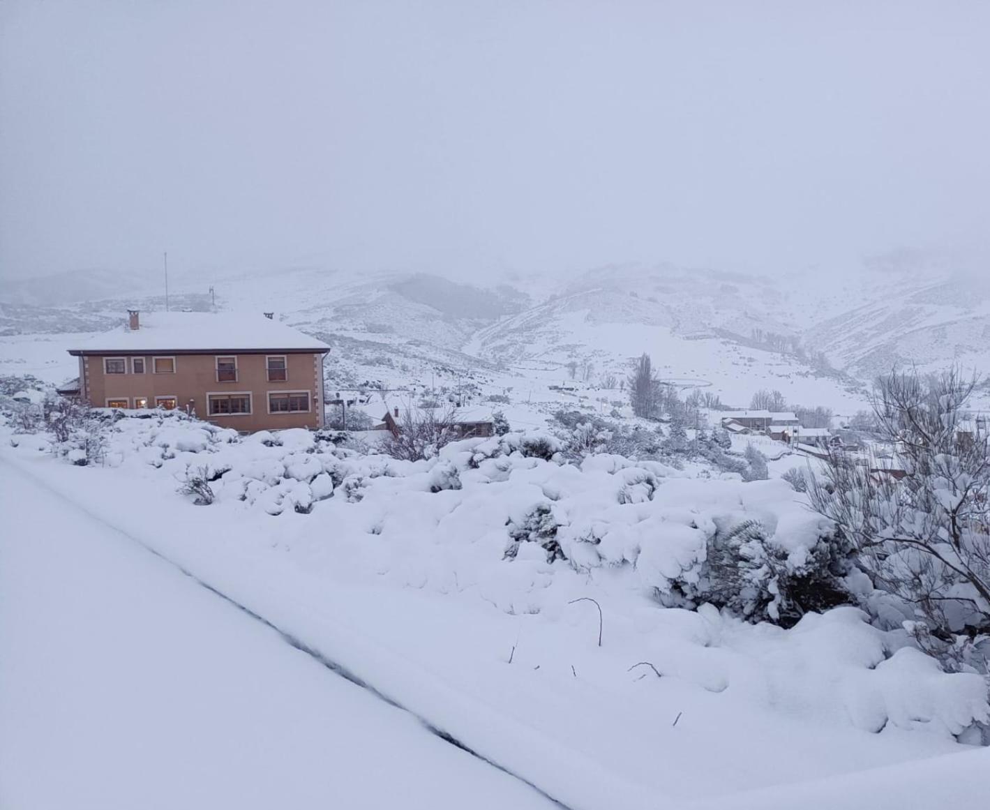 Hotel Pico Espiguete Alba de los Cardaños المظهر الخارجي الصورة